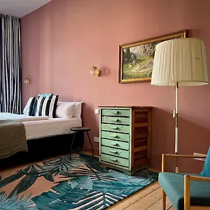  Apartment Brilliant
