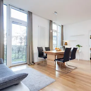 Appartement Modern In The Luxury Complex Marthashof, Berlijn